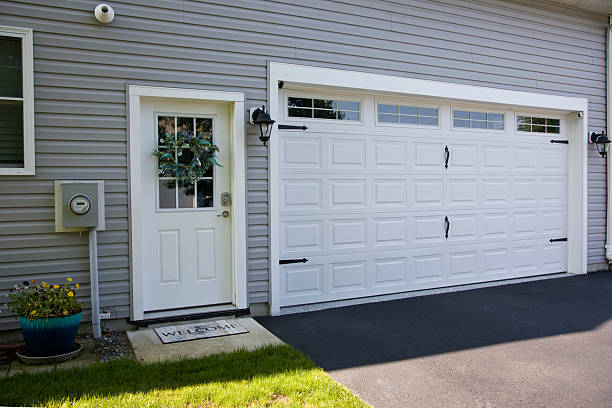 24/7 Emergency Garage Door Panel Replacement experts in Wakeman, OH